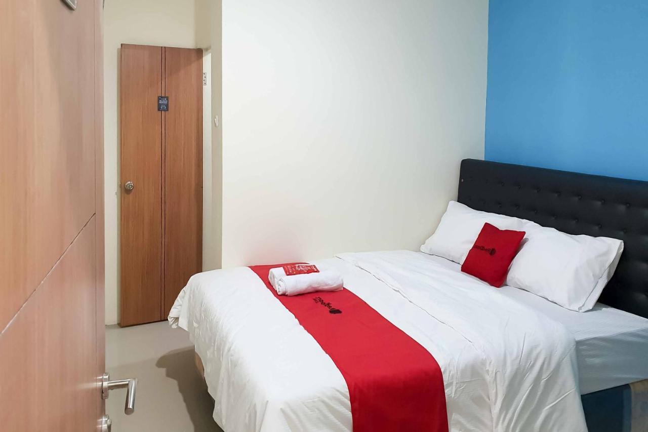 Reddoorz At Mayjen Sungkono Surabaya Exterior photo